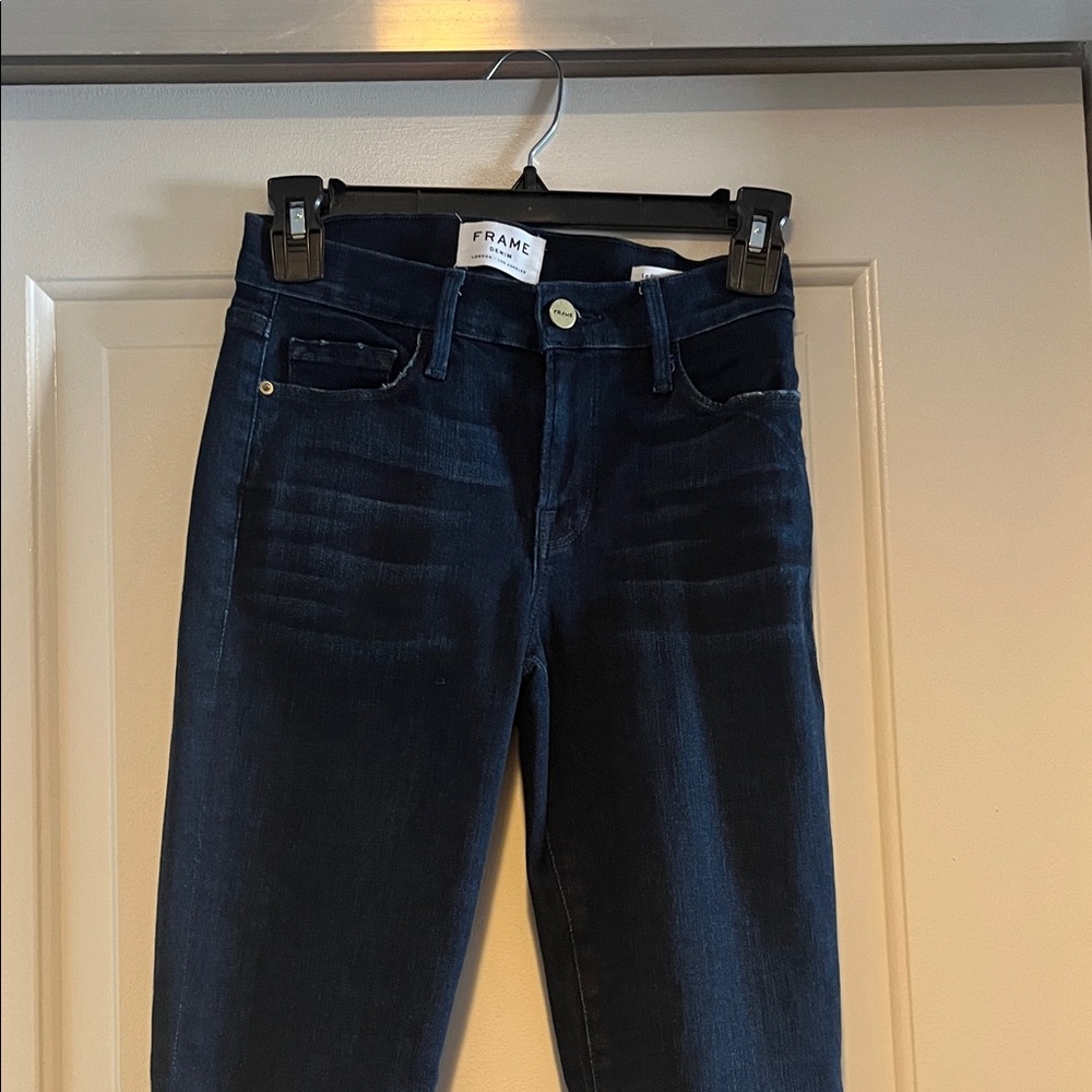 FRAME. dark denim le skinny de jean with split hem. Size 25